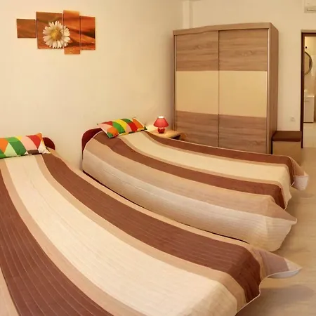 Lusyhouse 度假居 *