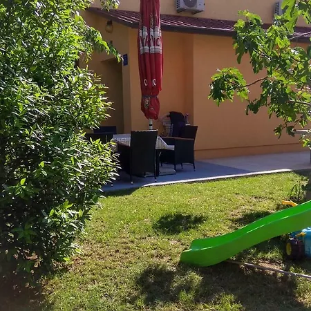 Holiday home Lusyhouse